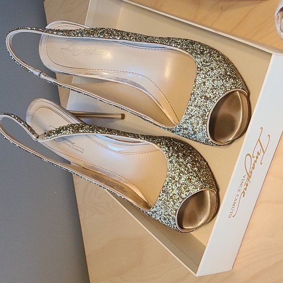 Vince Camuto "Imagine" Pavi-style platform heels s.8 - Picture 2 of 7